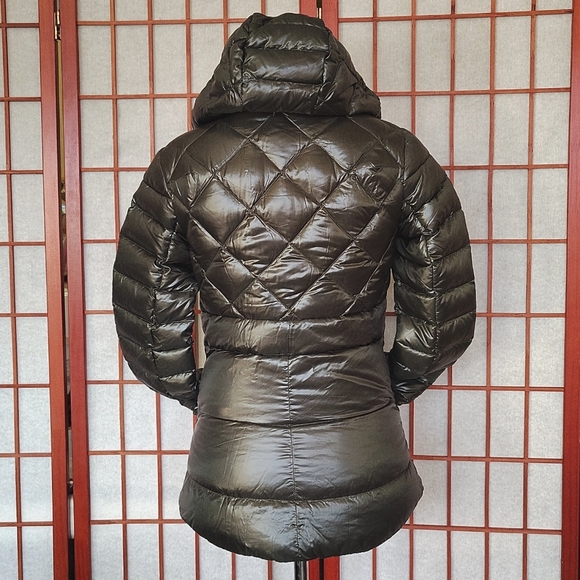 #32 LuLulemon Stylish Hoodie. Size: 4 - Picture 4 of 5